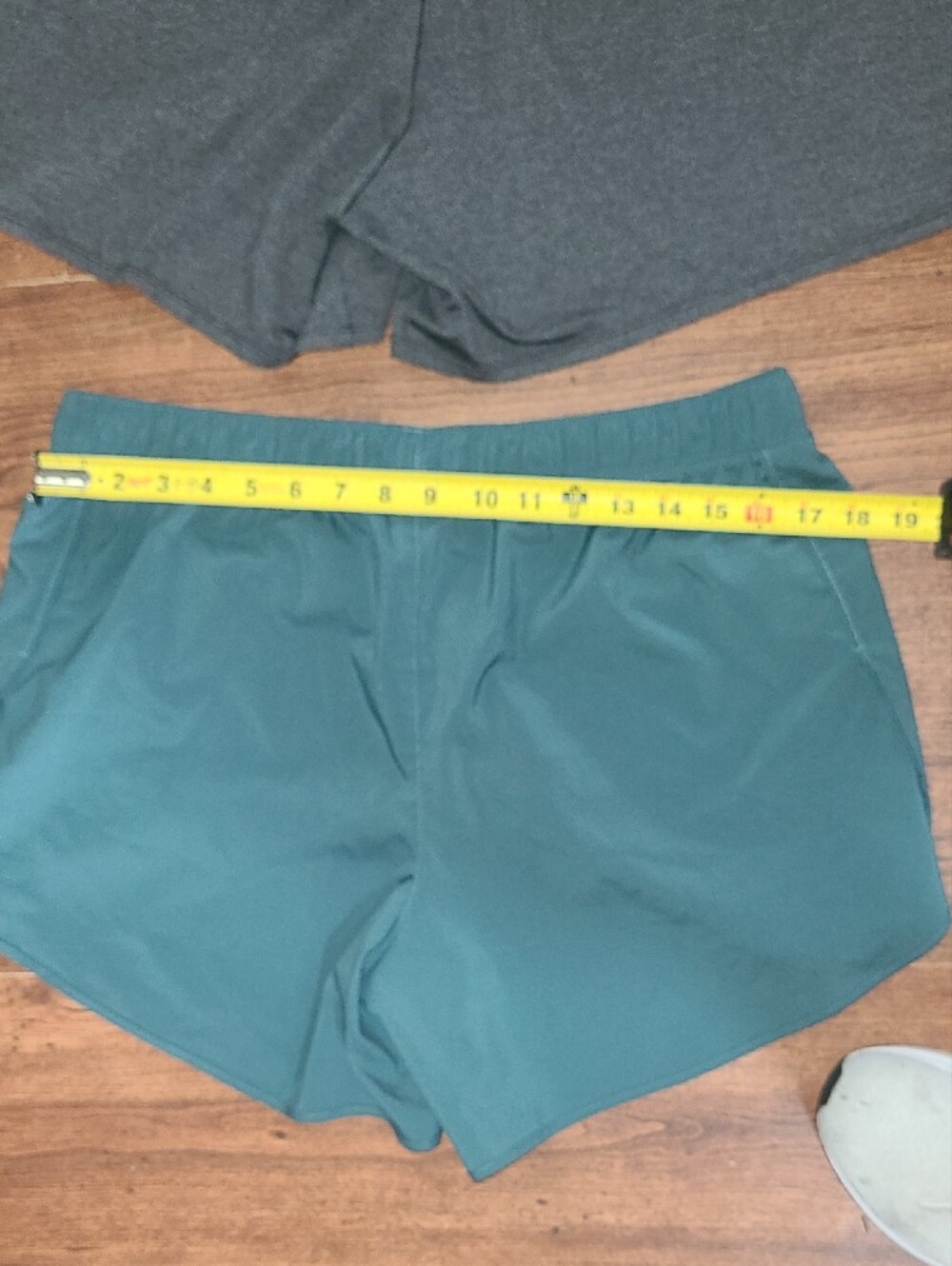 Nike Women’s Gray Athletic Shorts NB Green Shorts Sports Bra Womens Size L - Picture 9 of 11